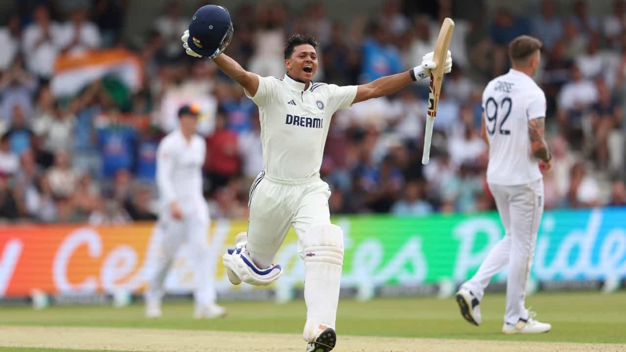 India vs England: സെഞ്ചുറിയടിച്ച് ജയ്സ്വാൾ, ഫിഫ്റ്റിയുമായി ഗിൽ; ഇംഗ്ലണ്ടിനെ സമ്മർദ്ദത്തിലാക്കി ഇന്ത്യ India vs England: സെഞ്ചുറിയടിച്ച് ജയ്സ്വാൾ, ഫിഫ്റ്റിയുമായി ഗിൽ; ഇംഗ്ലണ്ടിനെ സമ്മർദ്ദത്തിലാക്കി ഇന്ത്യ