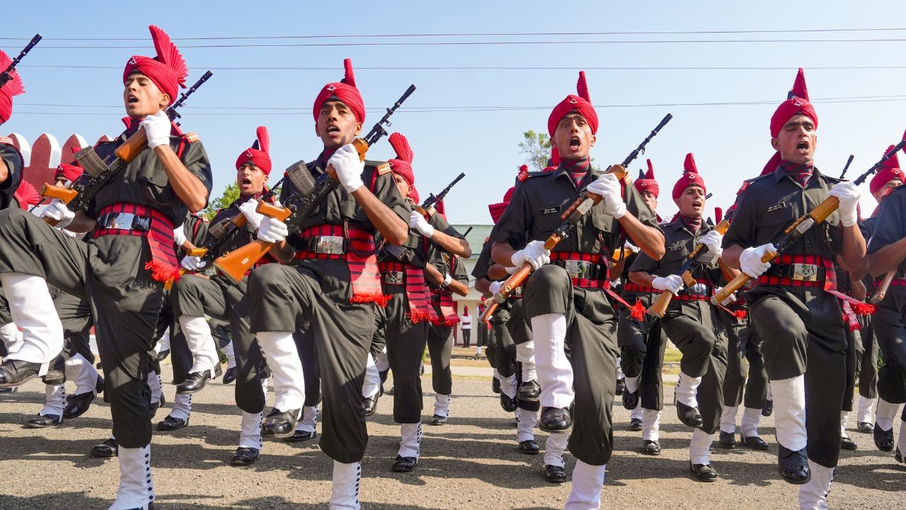 Indian Military Strength: പ്രതിരോധ സംവിധാനങ്ങള്‍ ശക്തിപ്പെടുത്താനൊരുങ്ങി രാജ്യം;  2000 കോടിയുടെ കരാറിന് അംഗീകാരം