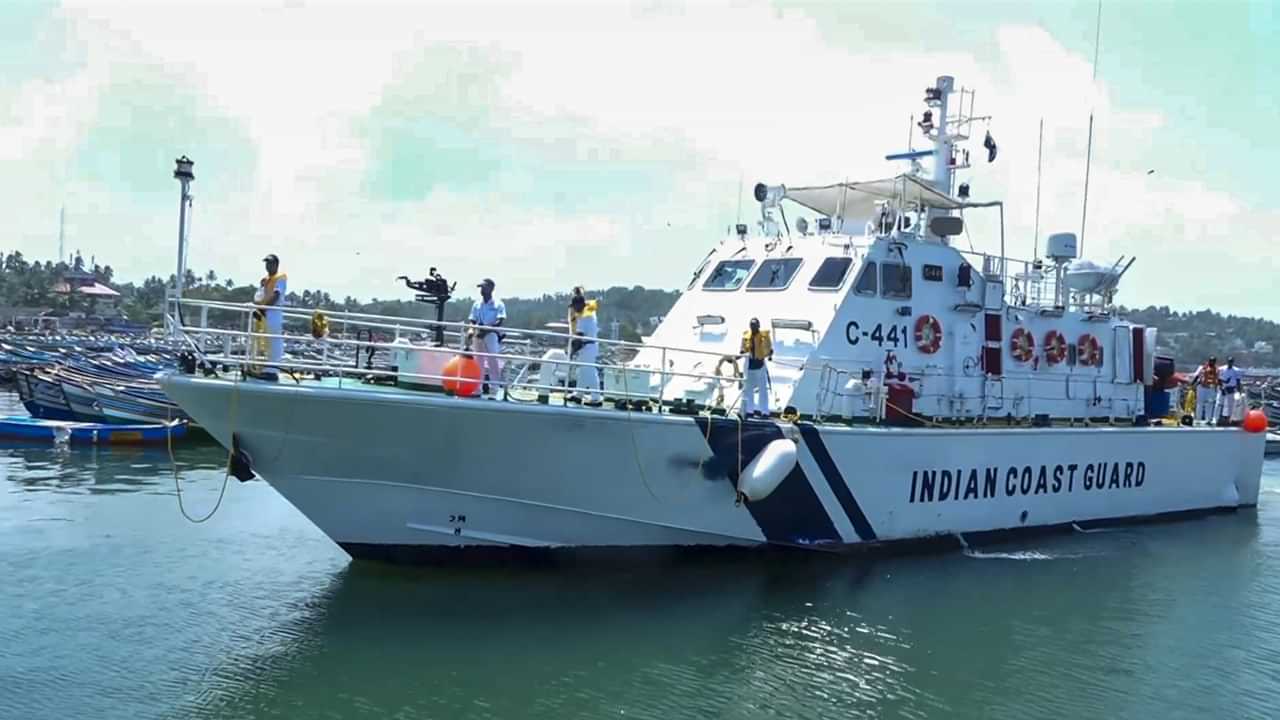 Indian Coast Guard Recruitment: 10, 12 യോഗ്യതയുള്ളവര്‍ക്കെല്ലാം അവസരം, അടിസ്ഥാന ശമ്പളം 21700 രൂപ; കോസ്റ്റ്ഗാര്‍ഡില്‍ നിരവധി ഒഴിവുകള്‍
