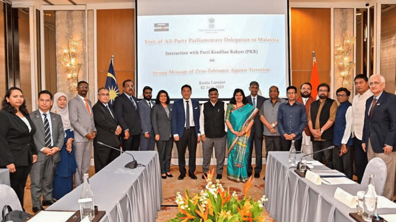 Indian Delegations Malaysia Visit: ഇന്ത്യൻ പ്രതിനിധി സംഘത്തിന്റെ സന്ദർശനം തടയാൻ പാക് ശ്രമം; വഴങ്ങാതെ മലേഷ്യ Indian Delegations Malaysia Visit: ഇന്ത്യൻ പ്രതിനിധി സംഘത്തിന്റെ സന്ദർശനം തടയാൻ പാക് ശ്രമം; വഴങ്ങാതെ മലേഷ്യ