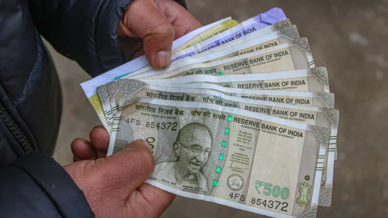 Minimum Balance: എച്ച്ഡിഎഫ്‌സി, എസ്ബിഐ ബാങ്കുകളില്‍ അക്കൗണ്ടുണ്ടോ? ഇത്രയും മിനിമം ബാലന്‍സ് വേണം