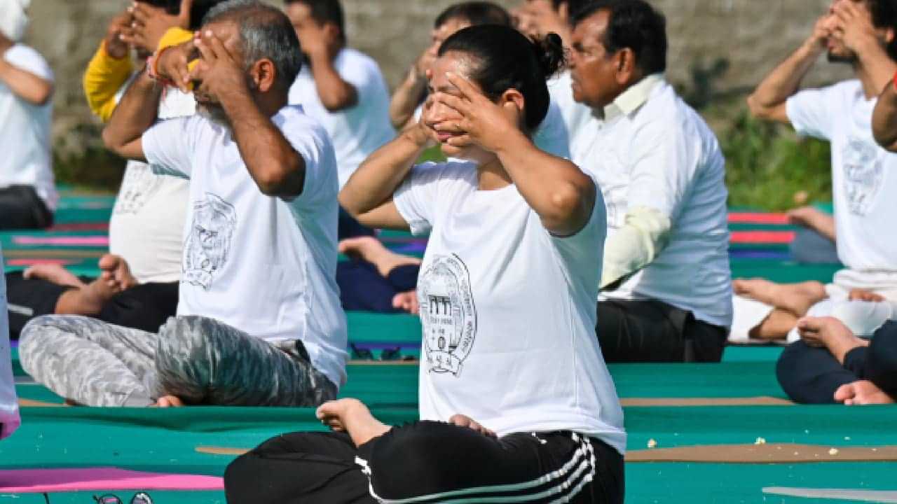 International Yoga Day 2025: ഏക ലോകത്തിനും ആരോഗ്യത്തിനും യോഗ; ഇന്ന് അന്താരാഷ്‌ട്ര യോ​ഗ ദിനം