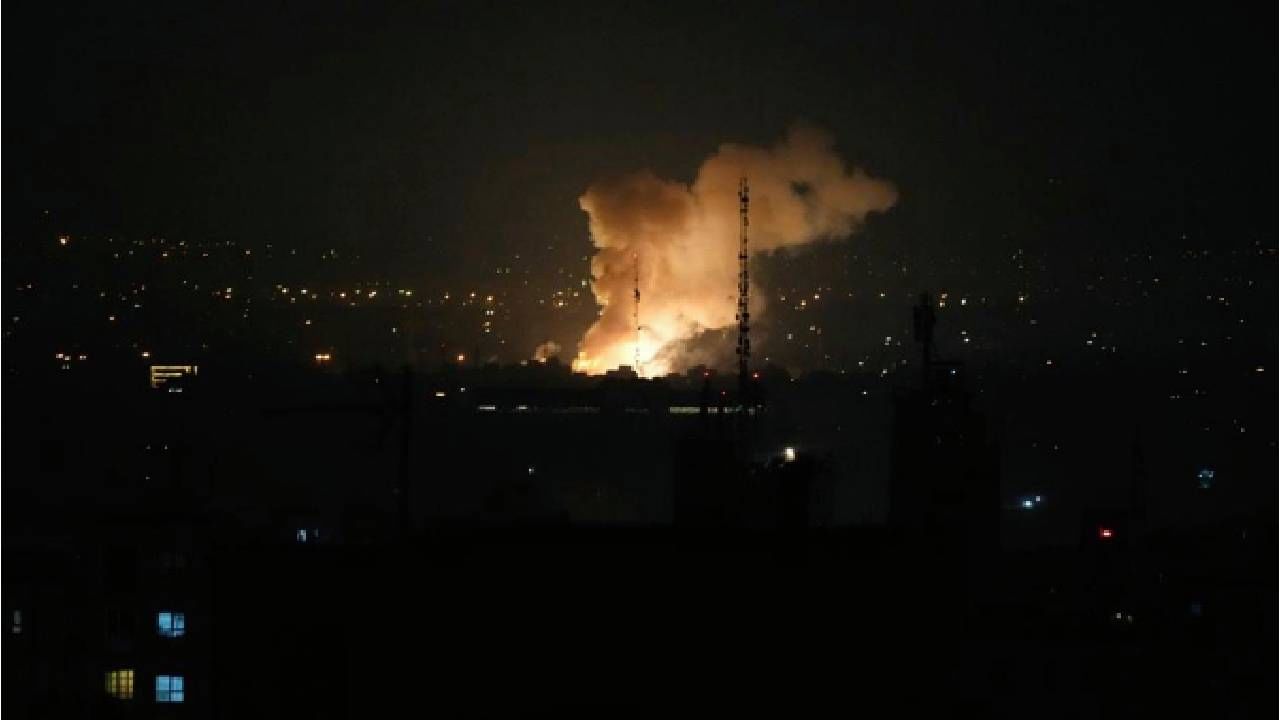 Iran Israel Conflict: ടെഹ്റാനിൽ നിന്ന് ഇന്ത്യൻ പൗരന്മാരെ ഒഴിപ്പിക്കാനുള്ള നടപടികൾ ആരംഭിച്ചു, 100 പൗരന്മാർ ഇന്ന് രാത്രിയോടെ അർമേനിയയിലേക്ക് കടക്കും Iran Israel Conflict: ടെഹ്റാനിൽ നിന്ന് ഇന്ത്യൻ പൗരന്മാരെ ഒഴിപ്പിക്കാനുള്ള നടപടികൾ ആരംഭിച്ചു, 100 പൗരന്മാർ ഇന്ന് രാത്രിയോടെ അർമേനിയയിലേക്ക് കടക്കും