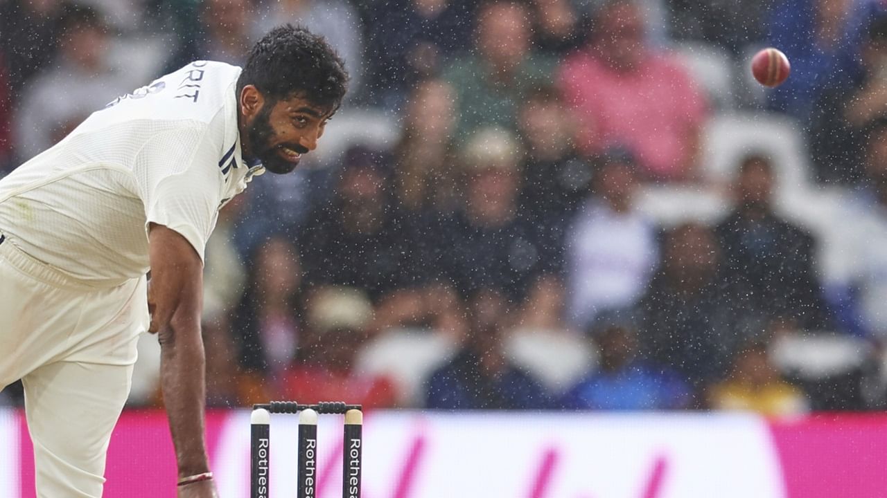 ബുംറയുടെ ഫിറ്റ്നസിന് ഒരു കുഴപ്പവുമില്ലെന്ന് ഗില് പറഞ്ഞു. ഇംഗ്ലണ്ട് വിജയ ലക്ഷ്യത്തിന് തൊട്ടടുത്തെത്തിയ പശ്ചാത്തലത്തില് മറ്റ് ബൗളര്മാര്ക്കും അവസരങ്ങള് നല്കുക മാത്രമായിരുന്നു ലക്ഷ്യമെന്നും ഗില് വിശദീകരിച്ചു.