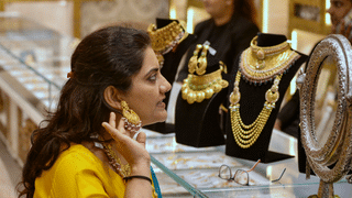 Kerala Gold Rate: ഇടിഞ്ഞു താണു..! സ്വർണവില ഈ മാസത്തെ ഏറ്റവും കുറഞ്ഞ നിരക്കിൽ