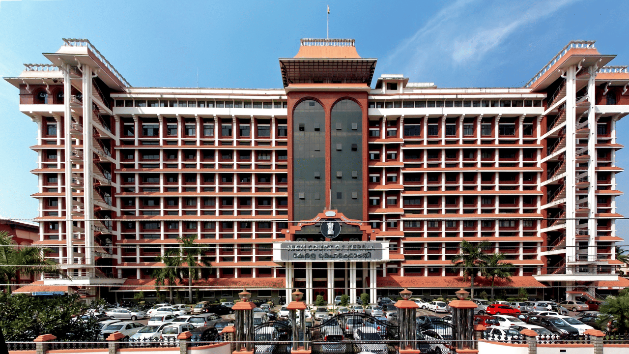 Kerala High court On Toll: യാത്രാ സൗകര്യം നൽകാൻ കഴിയില്ലെങ്കിൽ ടോൾ പിരിക്കരുത്; ദേശീയപാത അതോറിറ്റിക്ക് ഹൈകോടതി നിർദേശം