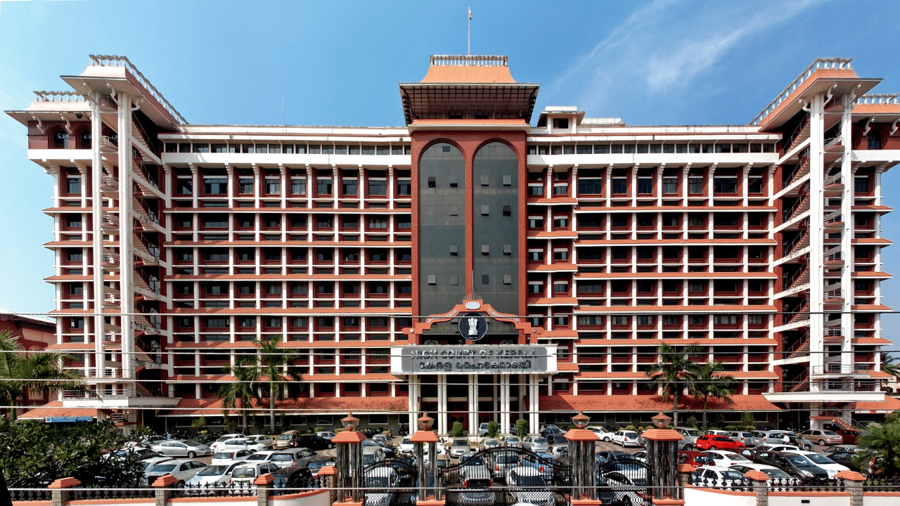 Kerala High court On Toll: യാത്രാ സൗകര്യം നൽകാൻ കഴിയില്ലെങ്കിൽ ടോൾ പിരിക്കരുത്; ദേശീയപാത അതോറിറ്റിക്ക് ഹൈകോടതി നിർദേശം Kerala High court On Toll: യാത്രാ സൗകര്യം നൽകാൻ കഴിയില്ലെങ്കിൽ ടോൾ പിരിക്കരുത്; ദേശീയപാത അതോറിറ്റിക്ക് ഹൈകോടതി നിർദേശം