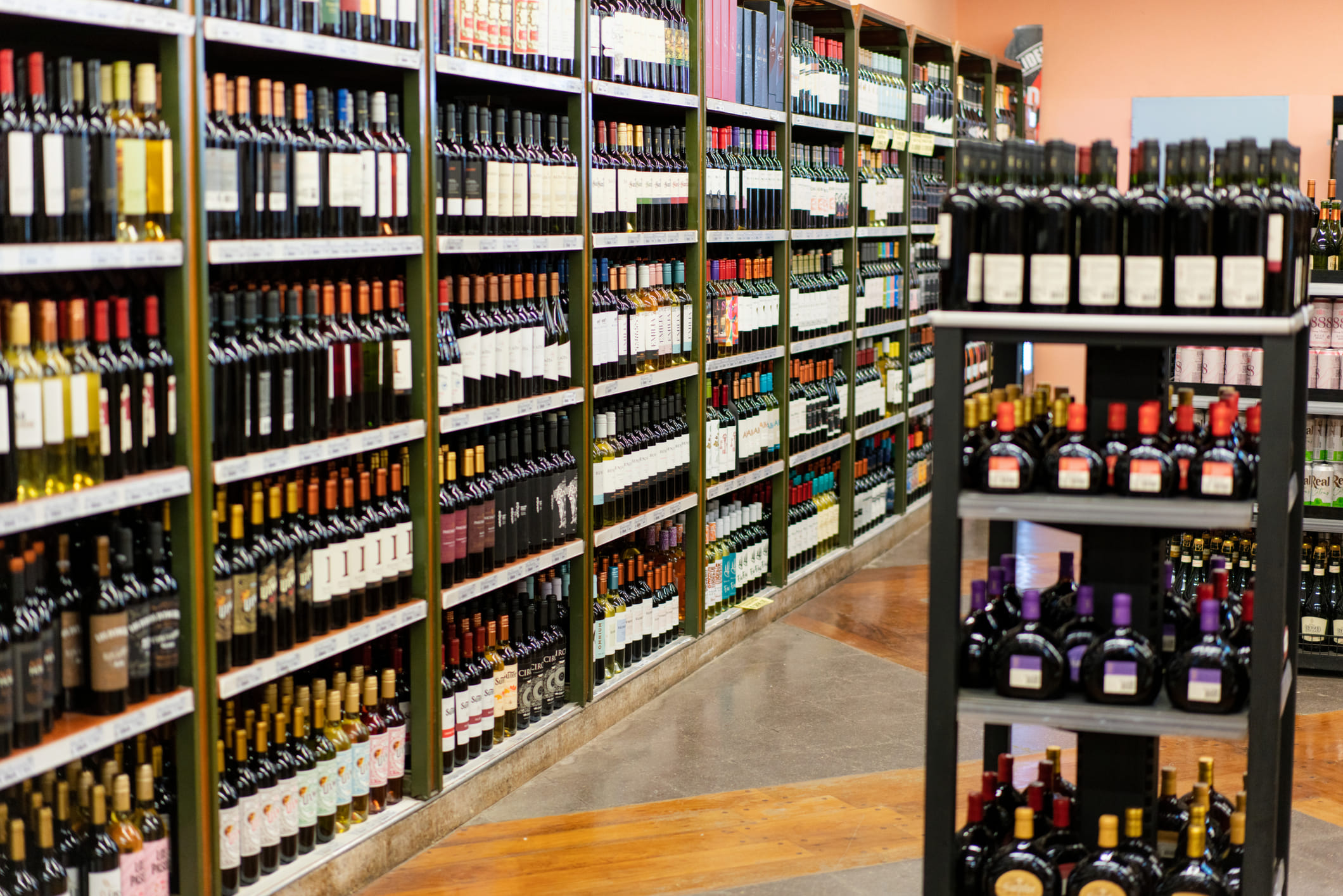 ആഗസ്റ്റിൽ സ്വാതന്ത്ര്യദിനവും, സെപ്റ്റംബറിൽ തിരുവോണം, ശ്രീനാരായണഗുരു ജയന്തി,ശ്രീനാരായണഗുരു സമാധി എന്നിവയാണ് ബെവ്കോ ഷോപ്പുകൾ തുറക്കാത്ത അവധികൾ. 
