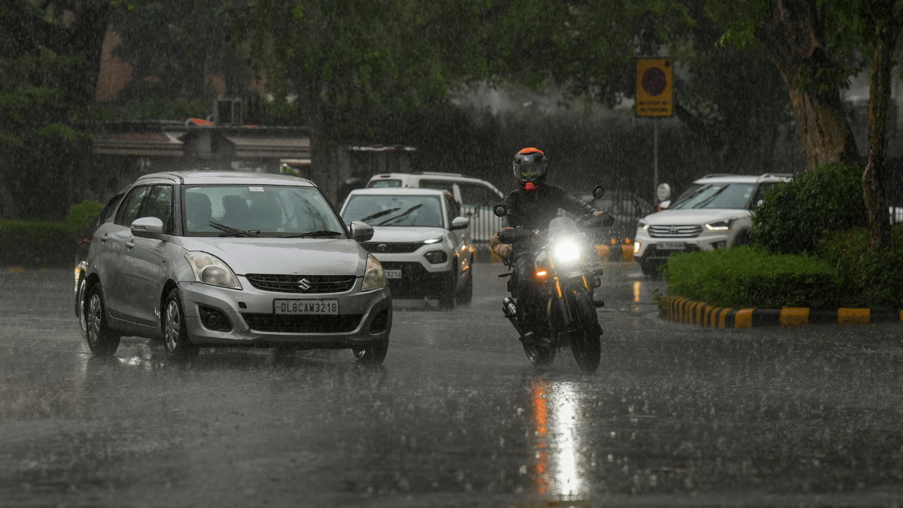 Kerala Rain Alert: മഴ കുറഞ്ഞോ? സംസ്ഥാനത്ത് രണ്ട് ജില്ലകളിൽ യെല്ലോ അലർട്ട്; വരും മണിക്കൂറിലും മഴ മുന്നറിയിപ്പ്