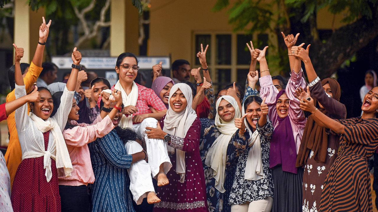 Kerala Plus One Admission 2025: സംസ്ഥാനത്ത് പ്ലസ് വൺ പ്രവേശനോത്സവം നാളെ; ഇത്തവണ എത്തുന്നത് മൂന്ന് ലക്ഷത്തിലധികം വിദ്യാർത്ഥികൾ Kerala Plus One Admission 2025: സംസ്ഥാനത്ത് പ്ലസ് വൺ പ്രവേശനോത്സവം നാളെ; ഇത്തവണ എത്തുന്നത് മൂന്ന് ലക്ഷത്തിലധികം വിദ്യാർത്ഥികൾ
