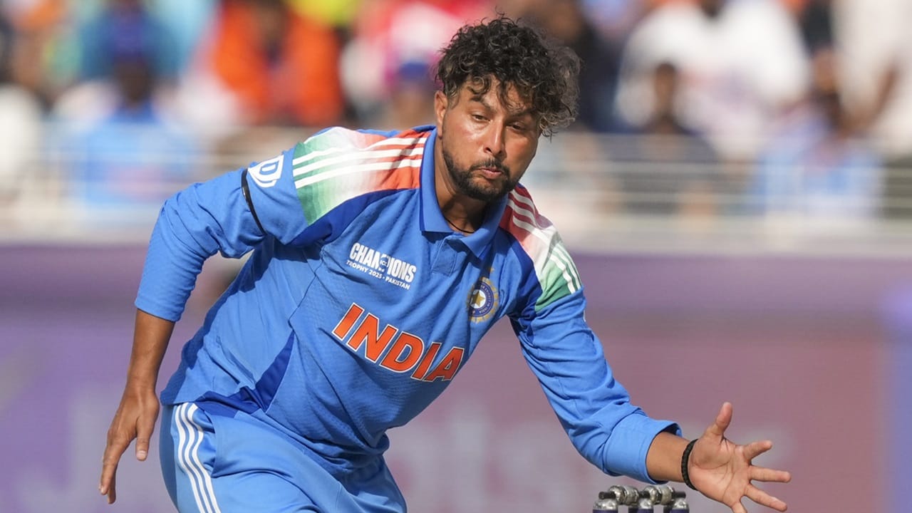 ഇംഗ്ലണ്ടില്‍ നടക്കുന്ന ടെസ്റ്റ് പരമ്പരയില്‍ ഇന്ത്യയ്ക്കായി കുല്‍ദീപ് യാദവ് മികച്ച പ്രകടനം കാഴ്ചവയ്ക്കുമെന്ന പ്രതീക്ഷ പ്രകടിപ്പിച്ച് ഓസീസ് മുന്‍താരം മാത്യു ഹെയ്ഡന്‍. ഇതുവരെ 13 ടെസ്റ്റുകള്‍ മാത്രമാണ് കുല്‍ദീപ് കളിച്ചിട്ടുള്ളത്. 56 വിക്കറ്റുകള്‍ വീഴ്ത്തി (Image Credits: PTI)