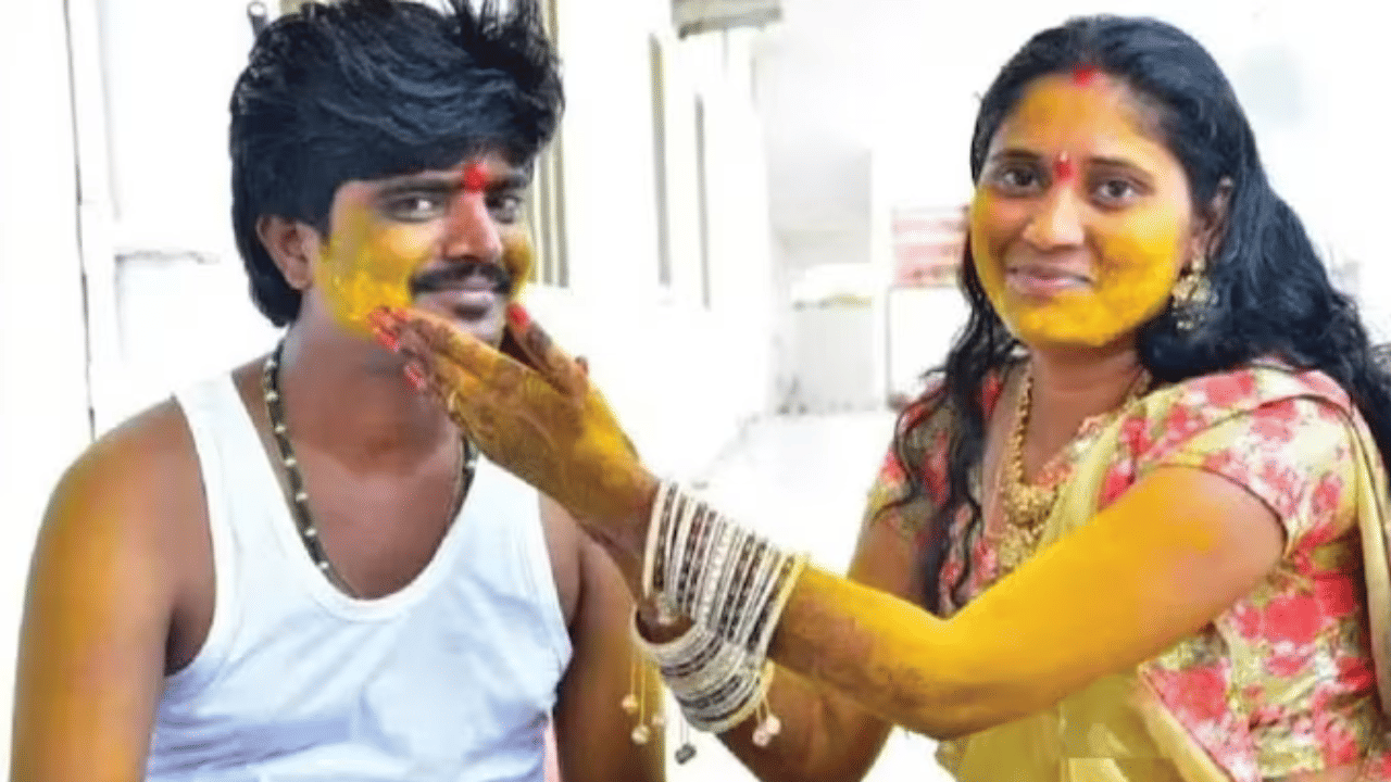 Kurnool Murder Case: വീണ്ടും മേഘാലയ ഹണിമൂൺ മോഡൽ കൊലപാതകം; വധുവും അമ്മയും അറസ്റ്റിൽ, കാമുകൻ ഒളിവിൽ Kurnool Murder Case: വീണ്ടും മേഘാലയ ഹണിമൂൺ മോഡൽ കൊലപാതകം; വധുവും അമ്മയും അറസ്റ്റിൽ, കാമുകൻ ഒളിവിൽ