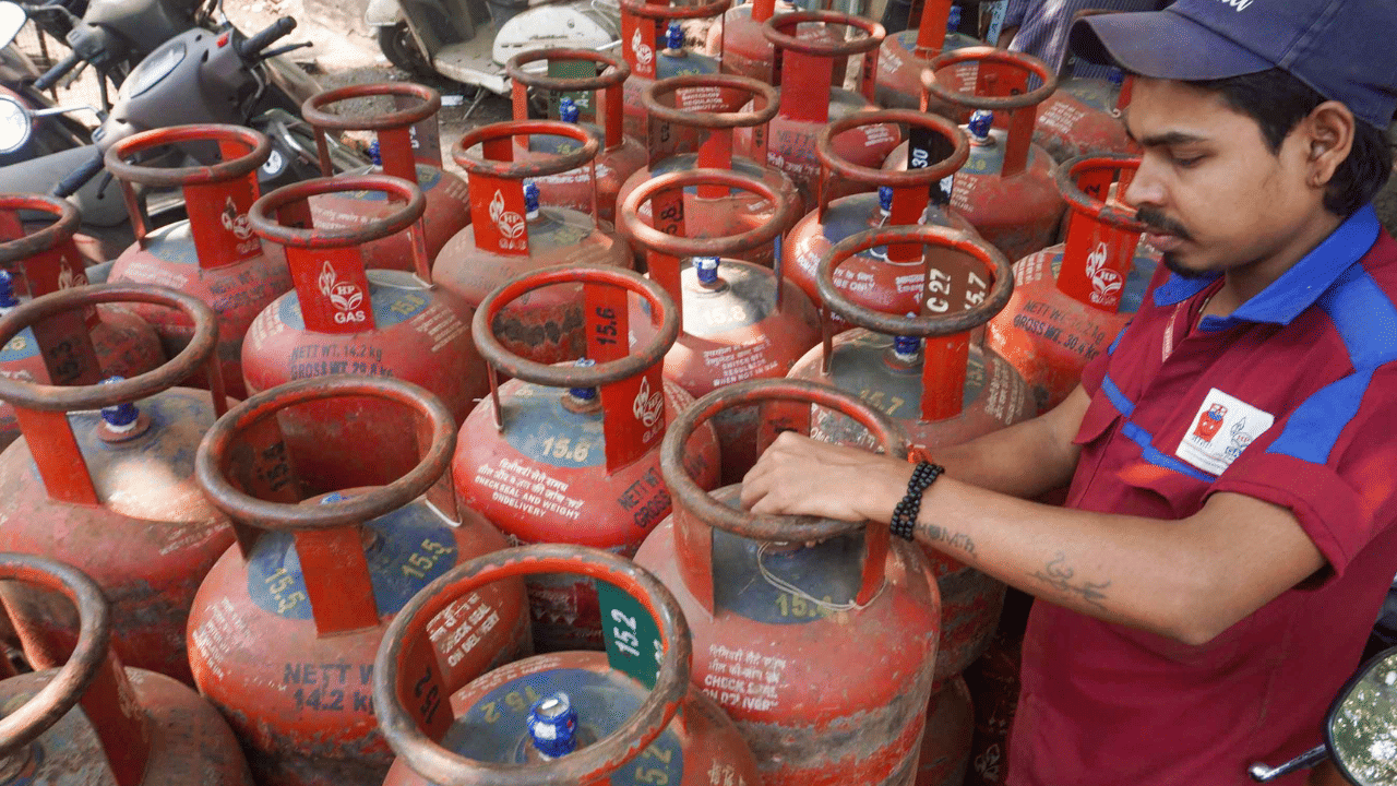 LPG Crisis: ചെന്നൈ, മുംബൈ, ബെംഗളൂരു...എല്‍പിജി ക്ഷാമം രൂക്ഷം; കടകളെല്ലാം അടച്ചേക്കും