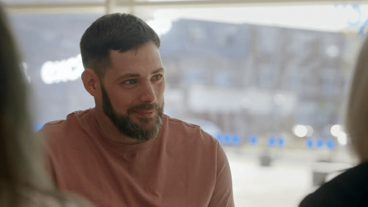 Viral News: ജനിച്ചയുടൻ ഉപേക്ഷിക്കപ്പെട്ടു; 40 വർഷത്തിനുശേഷം കുടുംബത്തെ കണ്ടുമുട്ടി യുവാവ്, സഹായിച്ചത് ടെലിവിഷൻ ഷോ