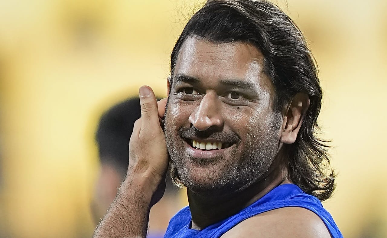 ഐസിസി ഹാള്‍ ഓഫ് ഫെയിമില്‍ ഇടം നേടി ഇന്ത്യന്‍ മുന്‍ ക്യാപ്റ്റന്‍ എംഎസ് ധോണി. ദക്ഷിണാഫ്രിക്കന്‍ മുന്‍ താരങ്ങളായ ഹാഷിം അംല, ഗ്രേയം സ്മിത്ത്, ഓസീസ് മുന്‍താരം മാത്യു ഹെയ്ഡന്‍, ന്യൂസിലന്‍ഡ് മുന്‍ താരം ഡാനിയല്‍ വെട്ടോറി, ഇംഗ്ലണ്ടിന്റെ വനിതാ താരം സാറാ ടെയ്‌ലര്‍, പാക് താരം സന മിര്‍ എന്നിവരും ഇടം നേടി (Image Credits: PTI)