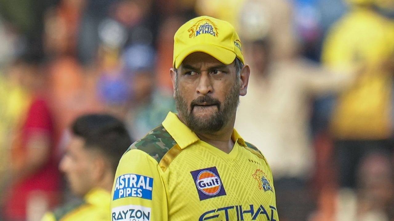 'ക്യാപ്റ്റന്‍ കൂള്‍' എന്ന വിളിപ്പേരിന് പിന്നിലെ പ്രധാന കാരണവും ഇതുതന്നെയാണ്.  ആരാധകര്‍ സമ്മാനിച്ച ആ പേര് അങ്ങനെയങ്ങ് വിട്ടുകളയാന്‍ ധോണിയും ഒരുക്കമല്ല.