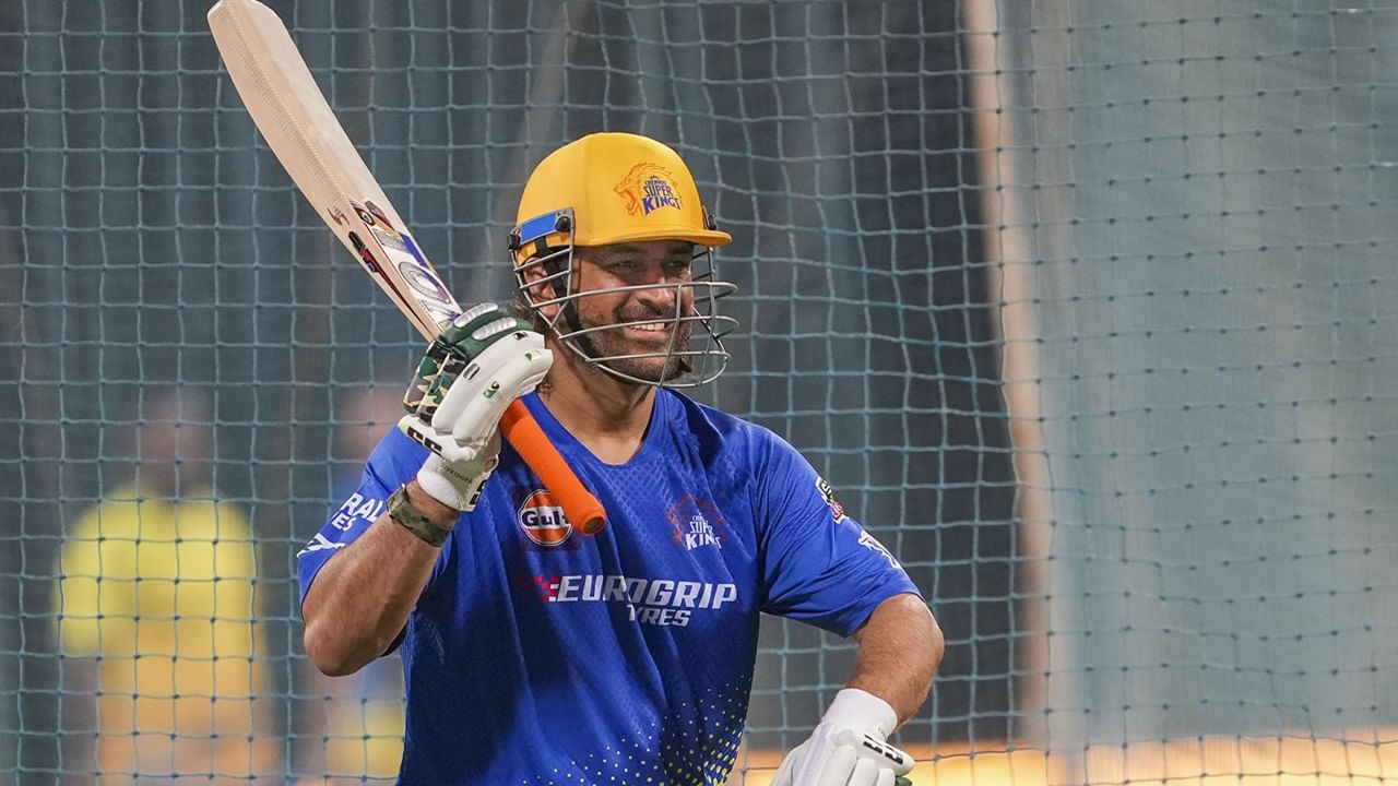 350 ഏകദിനങ്ങളിലും, 90 ടെസ്റ്റുകളിലും, 98 ടി20കളിലും അദ്ദേഹം കളിച്ചിട്ടുണ്ട്. ക്യാപ്റ്റന്‍, ഫിനിഷര്‍, വിക്കറ്റ് കീപ്പര്‍ റോളുകളില്‍ പകരക്കാരനില്ലാത്ത താരമാണ് ഇന്ന് ധോണി.