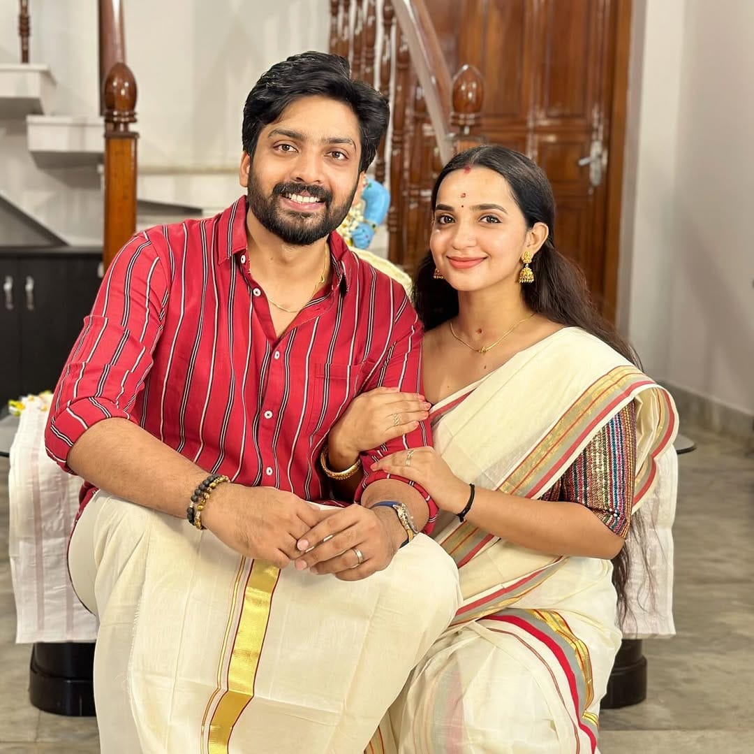 തേജസേട്ടന്‍ തിരികെ ജോലിക്ക് പോകാത്തതിന്റെ കാരണം പലരും ചോദിച്ച് കണ്ടിരുന്നു. തേജസേട്ടനെ തിരികെ പറഞ്ഞുവിട്ടാല്‍ നിങ്ങള്‍ക്ക് സന്തോഷമാകുമോ? തനിക്ക് അതാണ് മനസിലാകാത്തത്. 

