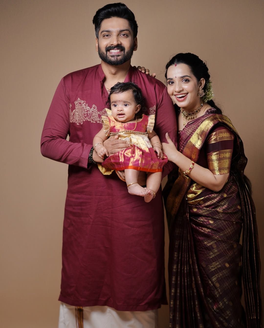 ഒറ്റപ്പാലത്ത് പോയാണ് ബലിയിട്ടത്. തലേദിവസം ഒരിക്കല്‍ ഇരുന്നു. തേജസേട്ടന്‍ ഞങ്ങളെ ഒറ്റപ്പാലത്ത് ആക്കിയതിന് ശേഷമാണ് പോയതെന്നും മാളവിക കൂട്ടിച്ചേര്‍ത്തു.