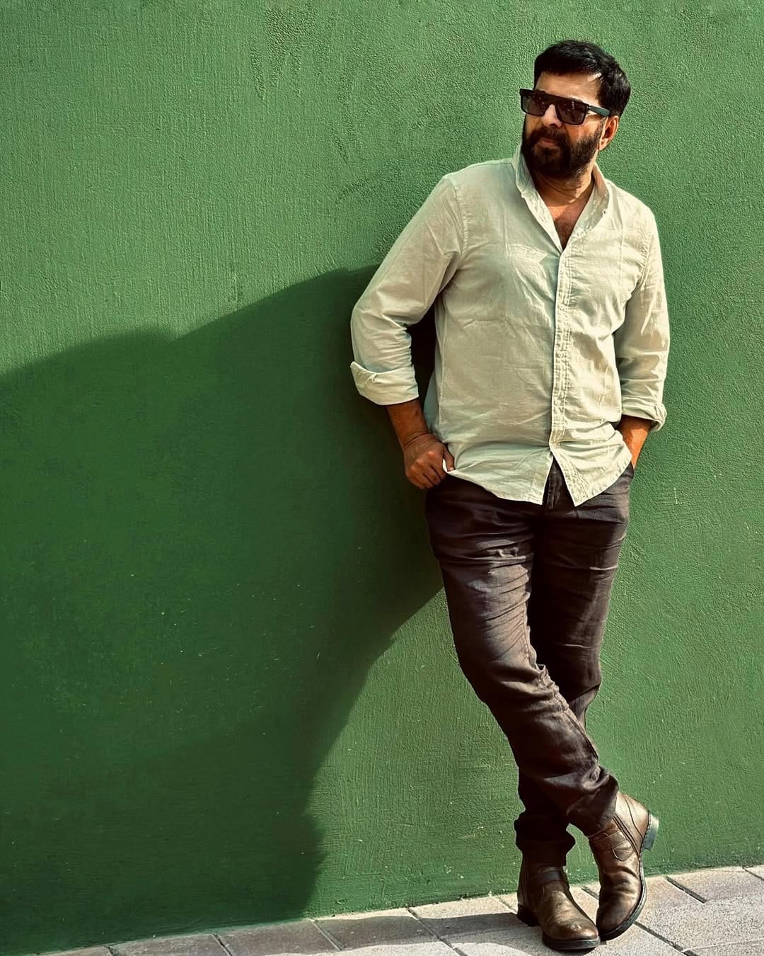 എന്തെല്ലാം കഥകളാണ് മമ്മൂക്കയുടെ ആരോഗ്യ പ്രശ്‌നവുമായി ബന്ധപ്പെട്ട് വന്നത്. എന്നാല്‍ എല്ലാം നിശബ്ദത കൊണ്ട് അദ്ദേഹം കീഴടക്കി. ഇപ്പോള്‍ ശാന്തമാണ് കാര്യങ്ങള്‍. ആരും അക്കാര്യം സംസാരിക്കുന്നില്ല. 

