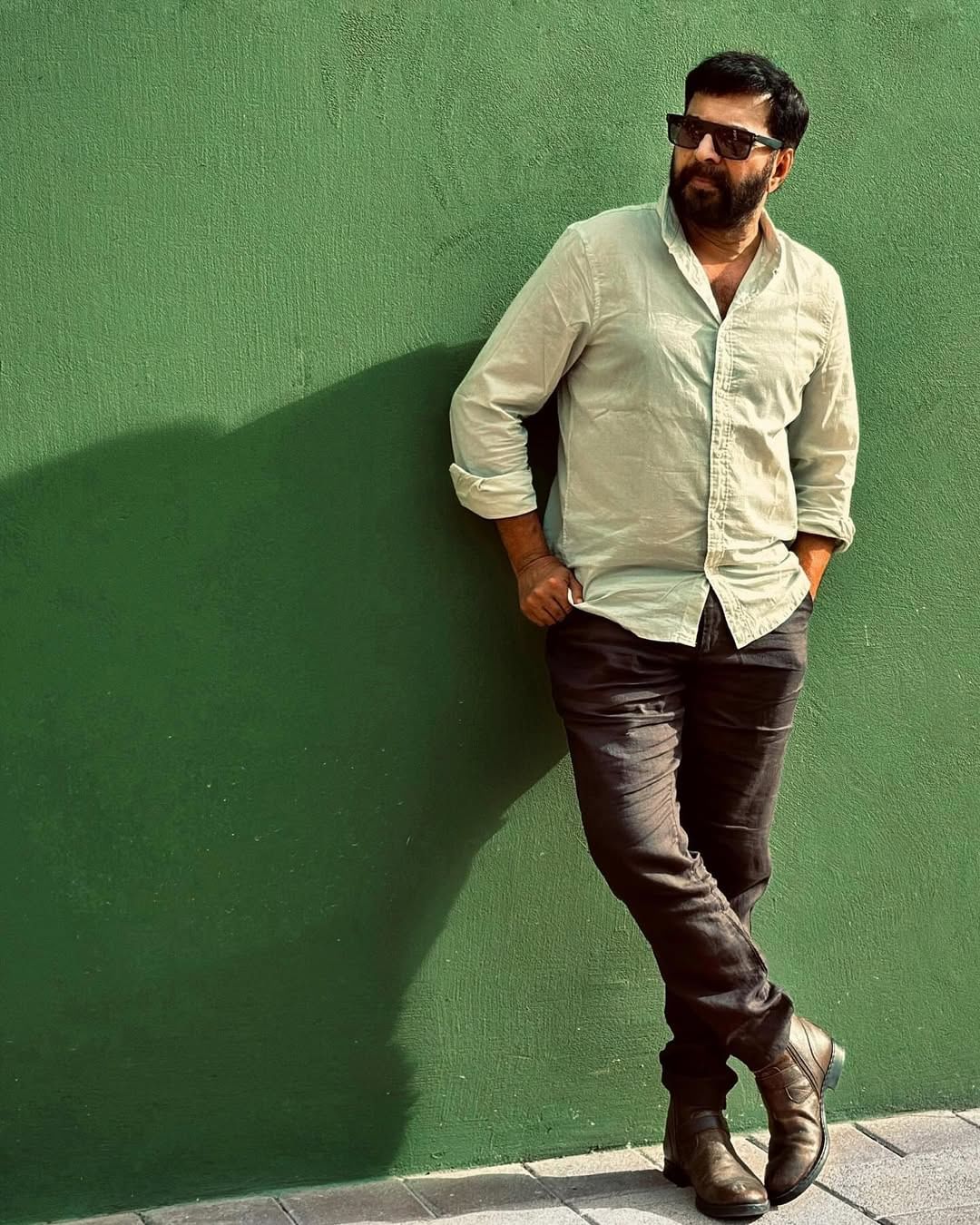 എന്തെല്ലാം കഥകളാണ് മമ്മൂക്കയുടെ ആരോഗ്യ പ്രശ്‌നവുമായി ബന്ധപ്പെട്ട് വന്നത്. എന്നാല്‍ എല്ലാം നിശബ്ദത കൊണ്ട് അദ്ദേഹം കീഴടക്കി. ഇപ്പോള്‍ ശാന്തമാണ് കാര്യങ്ങള്‍. ആരും അക്കാര്യം സംസാരിക്കുന്നില്ല.