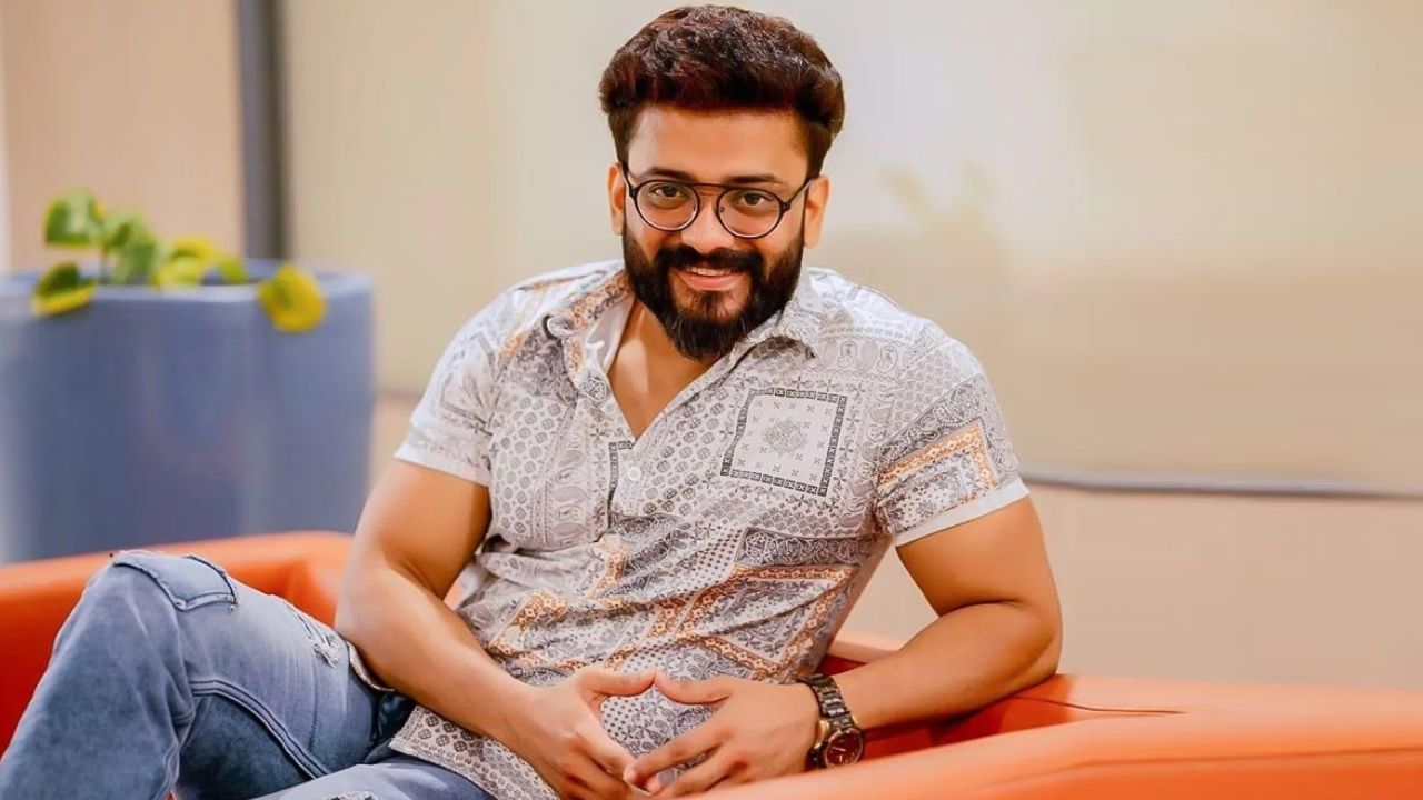 Manikuttan: ‘ഒരുവലിയ ഹോട്ടലില് നിന്നും വസ്ത്രം മുഷിഞ്ഞതിന്റെ പേരില് ഭക്ഷണം നല്കിയില്ല’ Manikuttan: ‘ഒരുവലിയ ഹോട്ടലില് നിന്നും വസ്ത്രം മുഷിഞ്ഞതിന്റെ പേരില് ഭക്ഷണം നല്കിയില്ല’