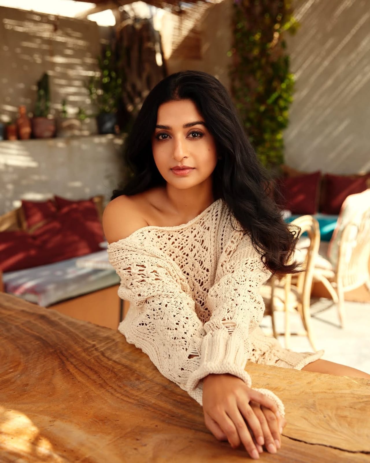 മലയാള സിനിമയിലെ എല്ലാ താരങ്ങളും അണിനരന്ന ട്വന്റി ട്വന്റി എന്ന സിനിമയില്‍ ദിലീപിന്റെ നായികയായി ഭാവനയ്ക്ക് പകരം ആദ്യം പരിഗണിച്ചത് മീര ജാസ്മിനെയായിരുന്നു. എന്നാല്‍ താരം ആ വേഷം ചെയ്തില്ല. അതിന് കാരണമായി മീര പറഞ്ഞതായി പുറത്തുവന്ന വിവരം തനിക്ക് പ്രാധാന്യമില്ലാത്തെ വേഷം ചെയ്യില്ല എന്നതാണ്.  (Image Credits: Instagram)