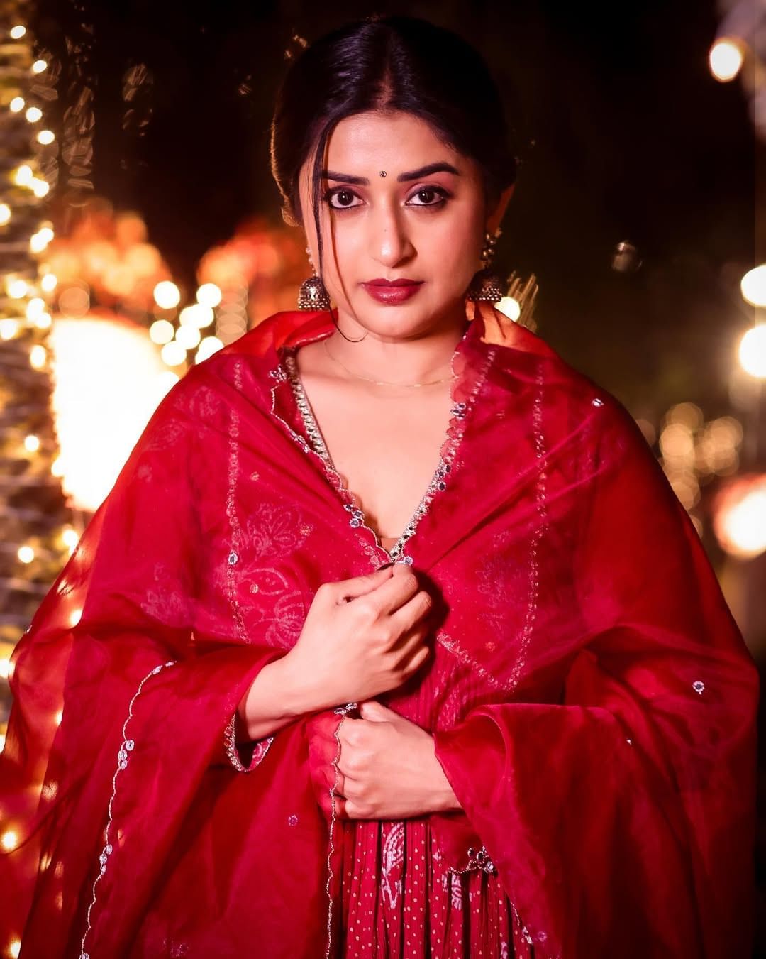 ദിലീപേട്ടന് തന്നെ വിളിച്ച് ആദ്യം ഡേറ്റ് ചോദിച്ചു. 2007ലായിരുന്നു അതെന്നാണ് ഓര്മ. എന്നാല് ആദ്യം ചോദിച്ച ഡേറ്റ് മൂന്ന് നാല് മാസം നീണ്ടുപോയി. അപ്പോള് തനിക്കൊരു തെലുഗ് പ്രൊജക്ട് വന്നു. അത് തീര്ക്കണം. പെട്ടെന്ന് റിലീസ് ചെയ്യാനുള്ളതാണെന്ന് പറഞ്ഞ് അവര് പ്രഷര് ചെയ്തു.
