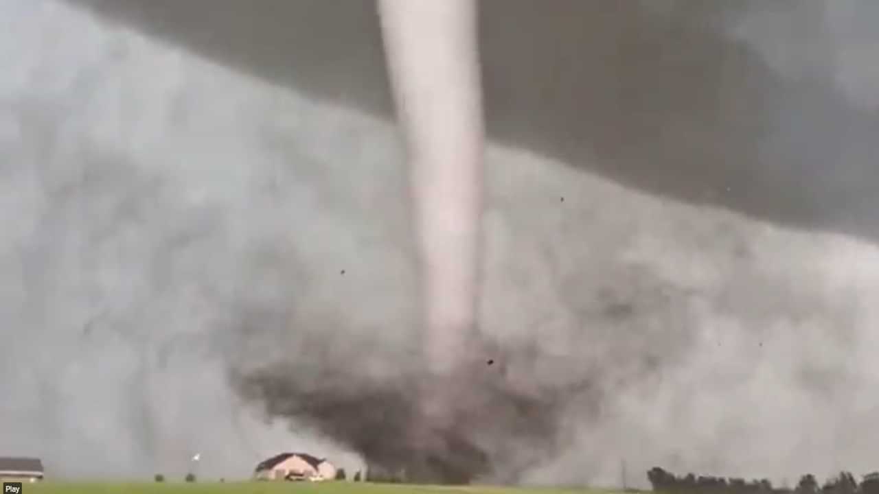 Minnesota Tornado: ഒന്നിന് പുറകെ ഒന്നായി ചുഴലിക്കാറ്റുകള്, മിനസോട്ട ഇരുട്ടിലായി; മുന്നറിയിപ്പ് Minnesota Tornado: ഒന്നിന് പുറകെ ഒന്നായി ചുഴലിക്കാറ്റുകള്, മിനസോട്ട ഇരുട്ടിലായി; മുന്നറിയിപ്പ്