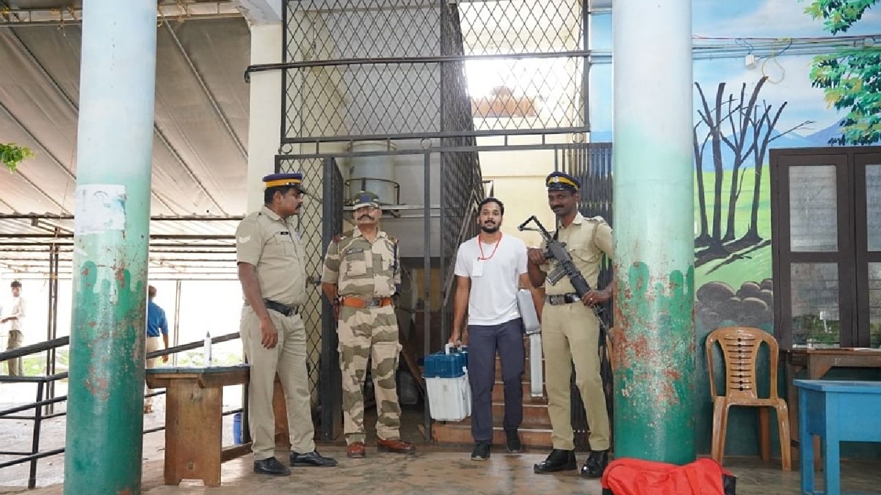 രാഷ്ട്രത്തിന്റെ ഭാവി നിര്ണയിക്കുന്നതു പോലും വോട്ടുകളാണ്. വോട്ടവകാശം വിനിയോഗിക്കുന്നതിലൂടെ രാജ്യത്തിന്റെ ഭാവി നിര്ണയിക്കുന്നതിലാണ് നാം പങ്കാളികളാകുന്നത്.