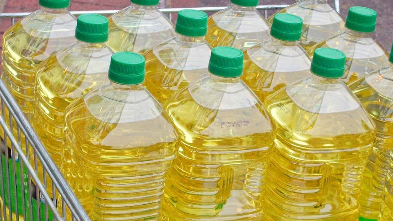 മലേഷ്യയുമായി വമ്പൻ കരാർ; ഇന്ത്യക്ക് ഒമ്പത് ലക്ഷം കോടി രൂപ ലാഭിക്കാൻ വഴി ഒരുക്കി പതഞ്ജലി മലേഷ്യയുമായി വമ്പൻ കരാർ; ഇന്ത്യക്ക് ഒമ്പത് ലക്ഷം കോടി രൂപ ലാഭിക്കാൻ വഴി ഒരുക്കി പതഞ്ജലി