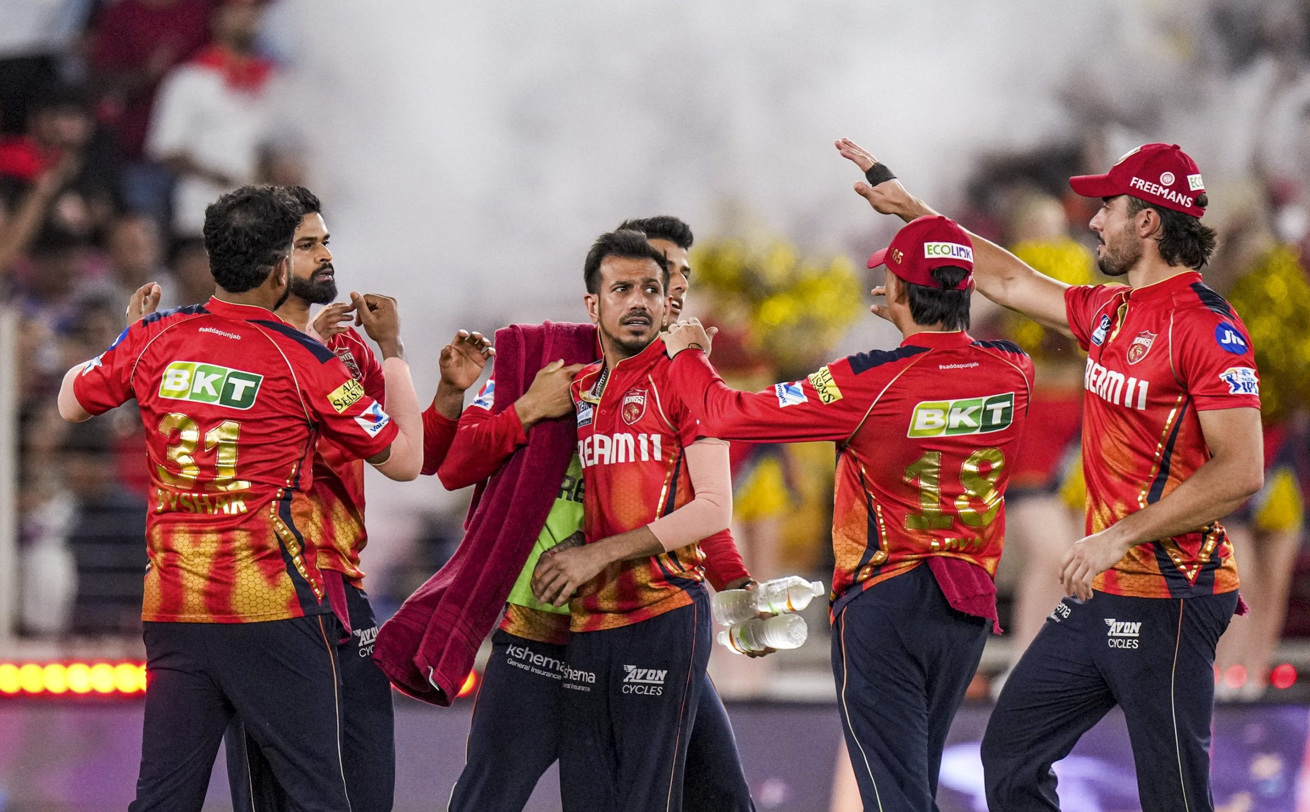 അഞ്ച് അൺകാപ്പ്ഡ് താരങ്ങളാണ് പഞ്ചാബ് കിംഗ്സിനായി നിറഞ്ഞുകളിച്ചത്. മറ്റെല്ലാ ടീമുകളെക്കാളും കൂടുതൽ. ഓപ്പണർമാരായ പ്രഭ്സിമ്രാൻ സിംഗ്, പ്രിയാൻഷ് ആര്യ എന്നിവർ മുതൽ ഹർപ്രീത് ബ്രാർ, നേഹൽ വധേര, ശശാങ്ക് സിംഗ് എന്നിങ്ങനെ ടീമിൻ്റെ പ്രകടനങ്ങളിൽ നിർണായക സ്ഥാനം വഹിച്ചവർ.
