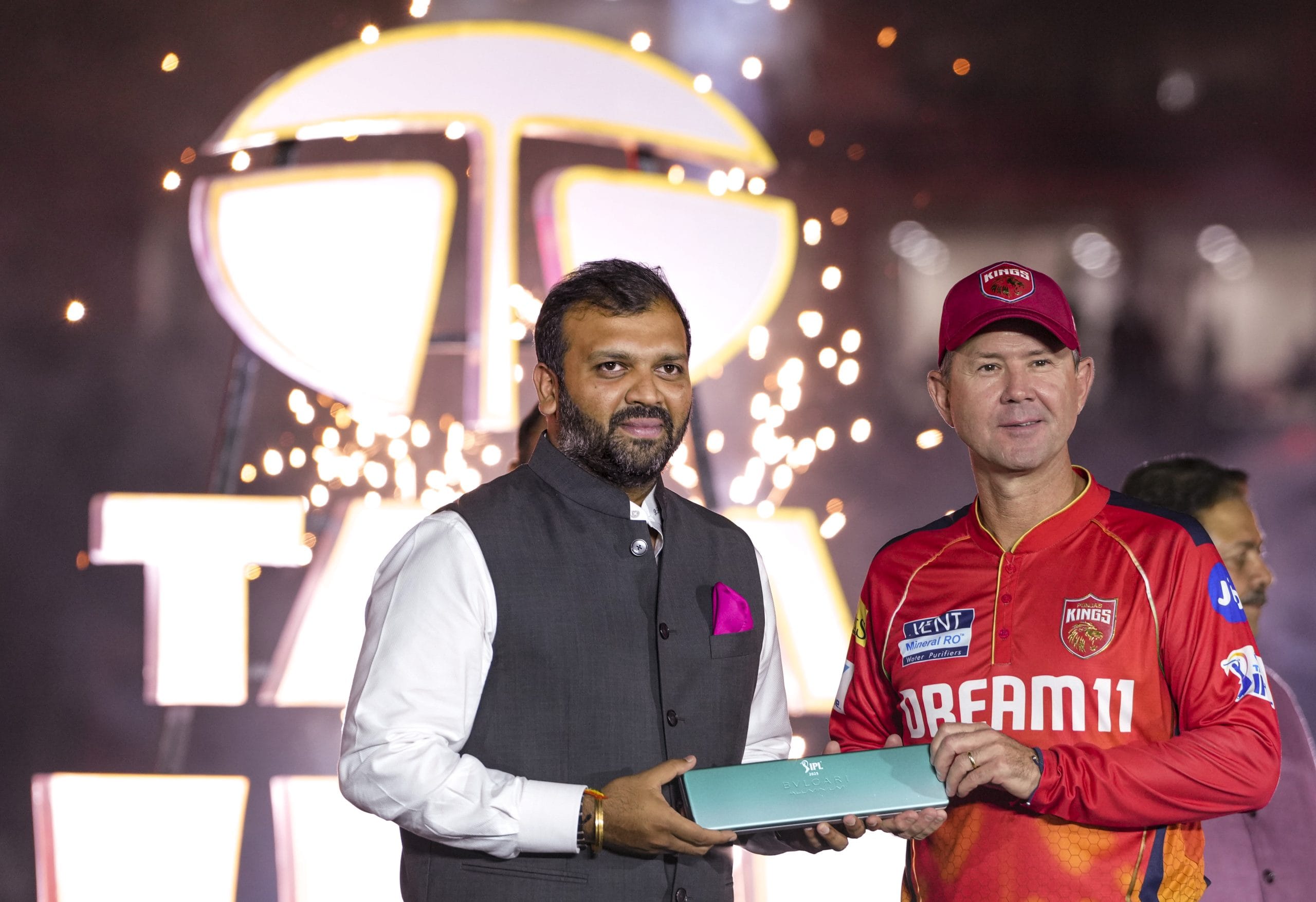 ഓസീസ് താരങ്ങളെ കുത്തിനിറച്ച, പക്ഷപാദിത്വം കാണിച്ച പരിശീലകനെന്ന വിമർശനം റിക്കി പോണ്ടിങ് നേരിട്ടു. പക്ഷപാദിത്വം ഒരു പരിധിവരെ ശരിയാണെങ്കിലും ടീമിനെ ഫൈനലിൽ എത്തിക്കാനും അഞ്ച് ഇന്ത്യൻ അൺകാപ്പ്ഡ് താരങ്ങൾക്ക് ടീമിൽ ഇടം കൊടുക്കാനും പോണ്ടിങിന് സാധിച്ചു. 
