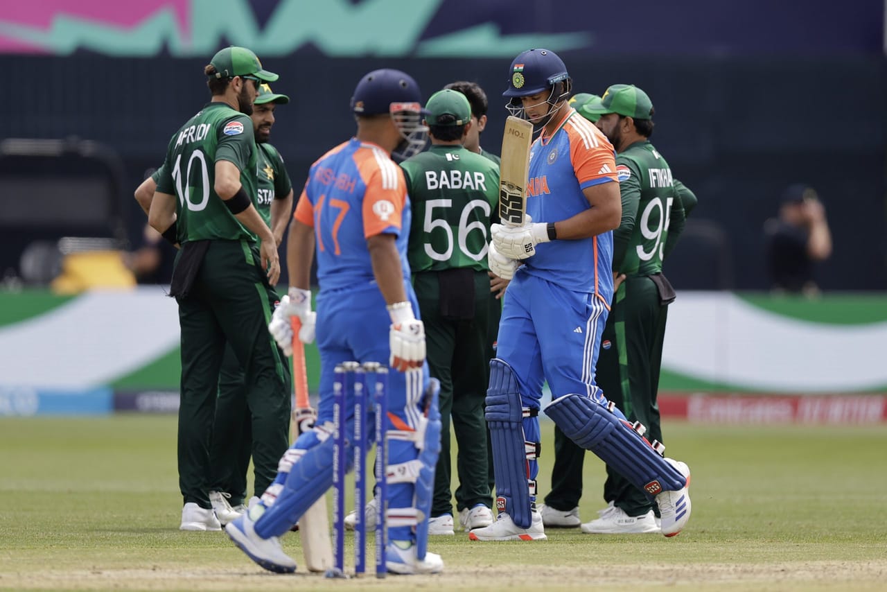 ഇന്ത്യയാണ് ഏഷ്യാ കപ്പിൻ്റെ ആതിഥേയർ. എന്നാൽ, പാകിസ്താനായി ഹൈബ്രിഡ് വേദി പരിഗണിക്കും. ഇരു ടീമുകളും ടൂർണമെൻ്റിൽ ഉണ്ടാവുമെങ്കിലും ഒരു ഗ്രൂപ്പിൽ ഉൾപ്പെടുത്തില്ലെന്നും റിപ്പോർട്ടുകളുണ്ട്. യുഎഇ, ബംഗ്ലാദേശ്, അഫ്ഗാനിസ്ഥാൻ, ശ്രീലങ്ക എന്നിവരാണ് മറ്റ് ടീമുകൾ.