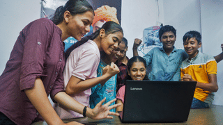 Kerala School Holiday: കനത്ത മഴ; കണ്ണൂർ ജില്ലയിൽ നാളെ വിദ്യാഭ്യാസ സ്ഥാപനങ്ങൾക്ക് അവധി