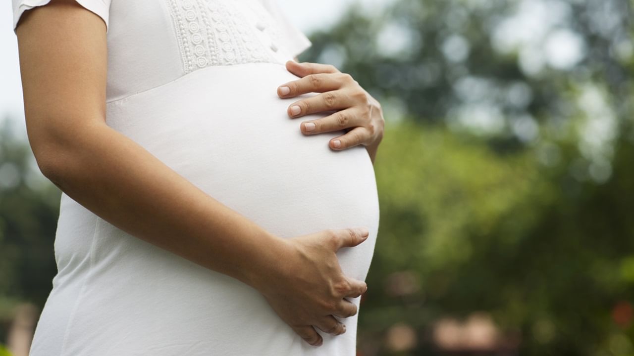 Woman delivers stillborn: ആംബുലന്‍സ് എത്തിയില്ല, ആശുപത്രിയില്‍ സൗകര്യങ്ങളുമില്ല; യുവതി പ്രസവിച്ചത് ചാപിള്ളയെ