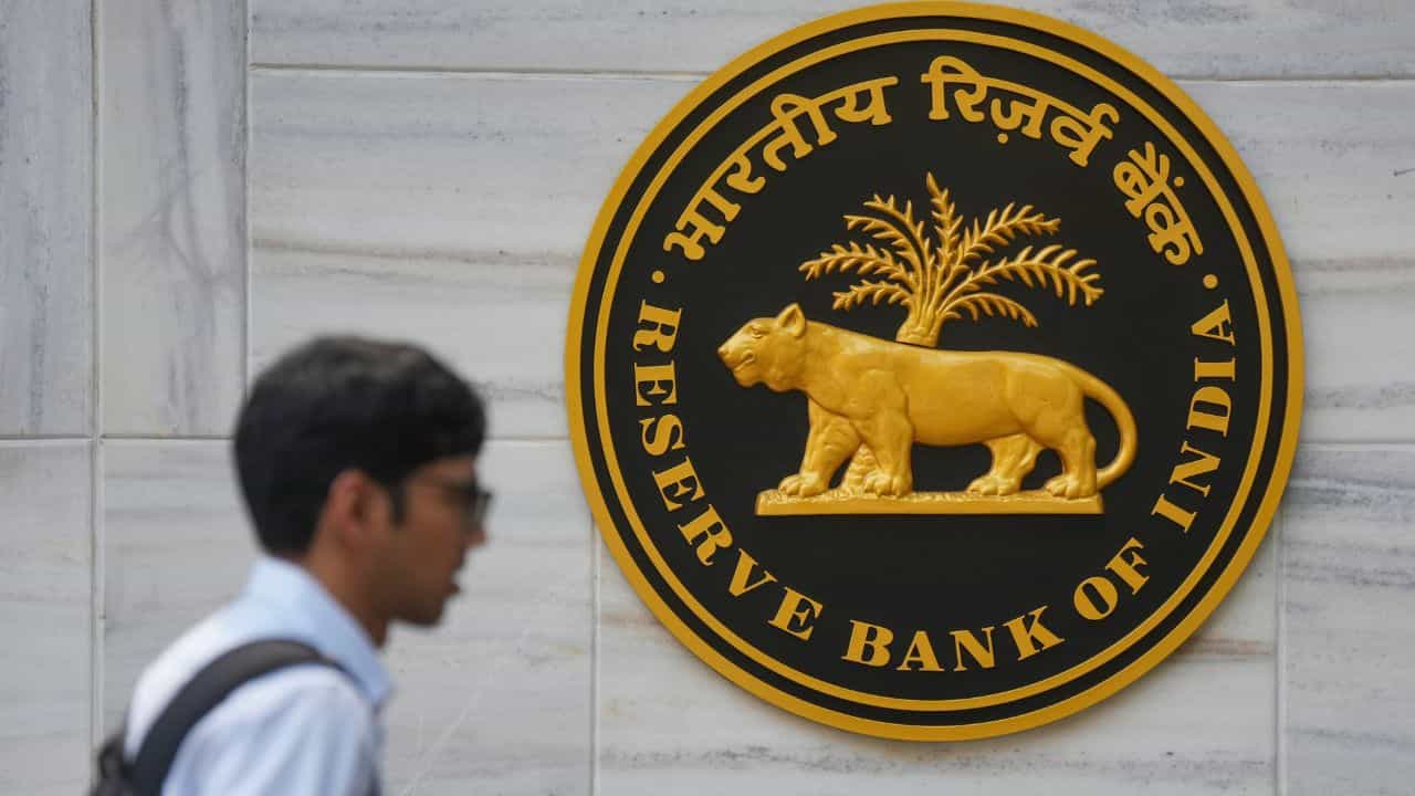 RBI Repo Rate Cut: ആര്‍ബിഐ റിപ്പോ നിരക്കില്‍ നേട്ടം ഇങ്ങനെ വേണം സ്വന്തമാക്കാന്‍; വായ്പക്കാരും എഫ്ഡിക്കാരുമെല്ലാം നോക്കിക്കോളൂ