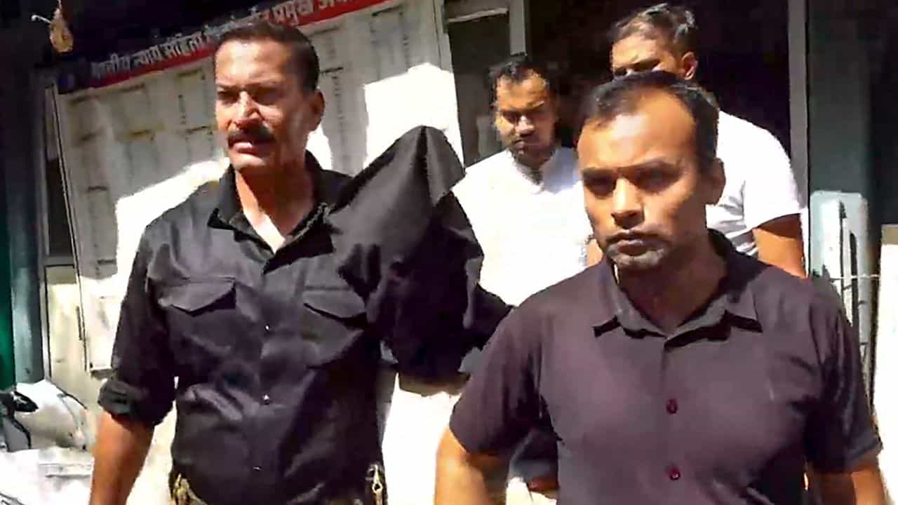 Raja Raghuvanshi Murder: രാജ രഘുവംശിയുടെ കൊലപാതകം; കൃത്യം നടത്തിയത് രണ്ട് വടിവാളുകള്‍ ഉപയോഗിച്ച്