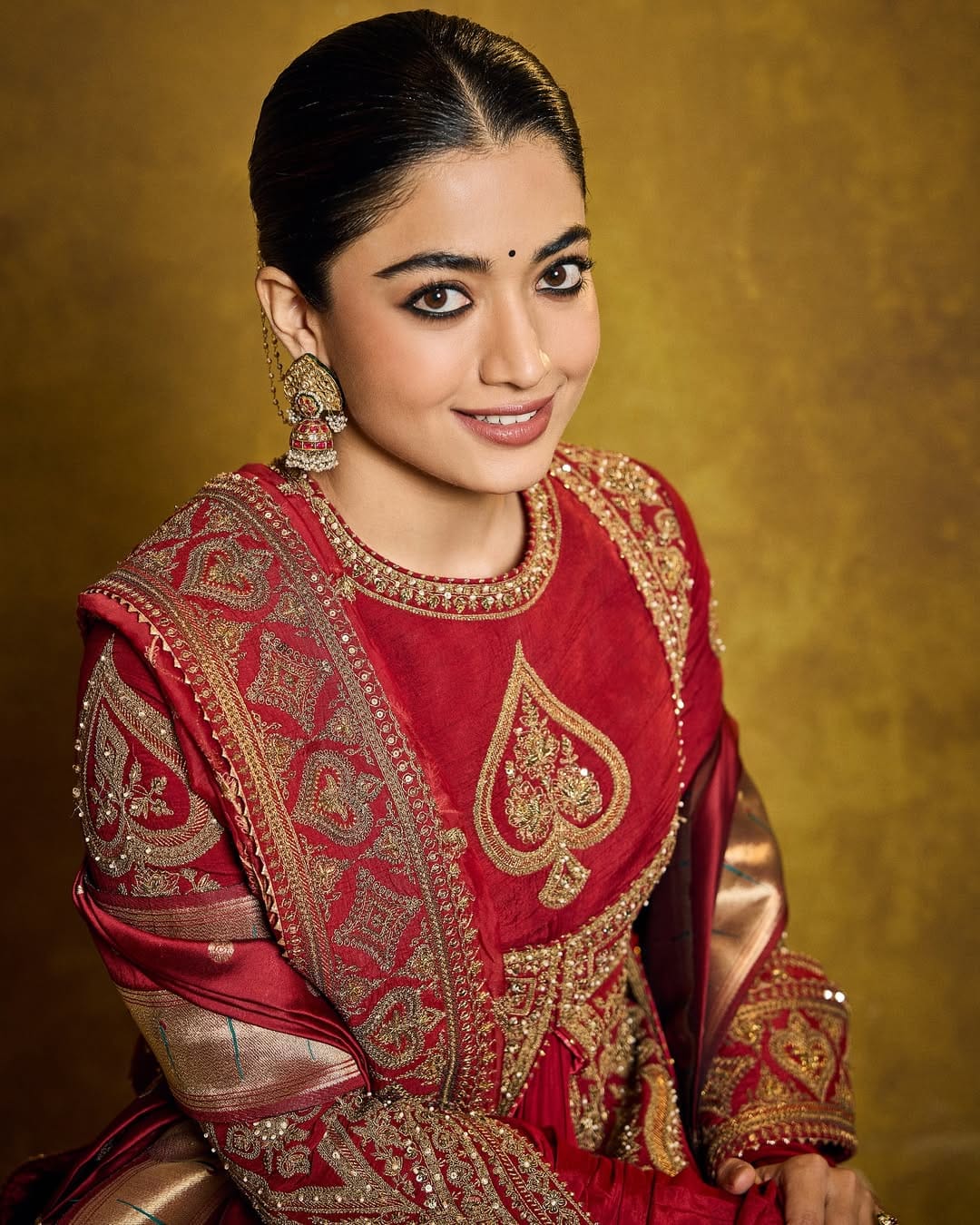 തന്നെ കുറിച്ചും തന്റെ വര്‍ക്കുകളെ കുറിച്ചും അച്ചടിച്ച് വരുന്ന കാര്യങ്ങള്‍ തന്നെയും ബാധിച്ചിട്ടുണ്ട്. താനും മനുഷ്യനാണ്. അതില്‍ നിന്നെല്ലാം ഉയര്‍ന്ന് വന്നത് തന്നെ സ്‌നേഹിക്കുന്ന തന്റെ വളര്‍ച്ച ആഗ്രഹിക്കുന്ന മനുഷ്യരുടെ സഹായത്തോടെയാണ്. 

