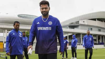 India vs England: ഋഷഭ് പന്തിന് പരിക്ക്? പരിശീലനം പൂര്ത്തിയാക്കാനാകാതെ ഇന്ത്യന് ഉപനായകന് India vs England: ഋഷഭ് പന്തിന് പരിക്ക്? പരിശീലനം പൂര്ത്തിയാക്കാനാകാതെ ഇന്ത്യന് ഉപനായകന്