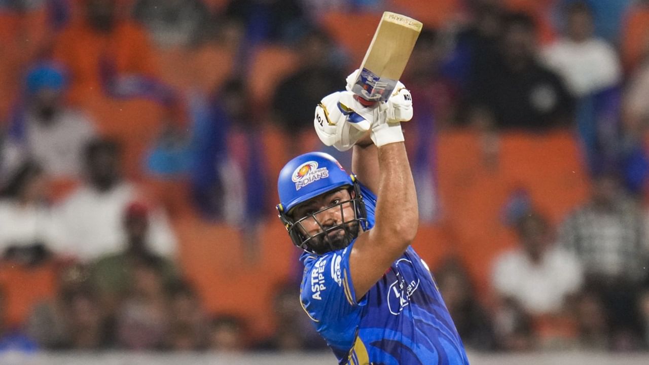  ഐപിഎല്‍ 2025 സീസണില്‍ തുടക്കത്തില്‍ നിരാശജനകമായ പ്രകടനമാണ് പുറത്തെടുത്തതെങ്കിലും ടൂര്‍ണമെന്റിന്റെ നിര്‍ണായക ഘട്ടത്തില്‍ ഫോമില്‍ എത്തിയിരിക്കുകയാണ് രോഹിത് ശര്‍മ. ഗുജറാത്ത് ടൈറ്റന്‍സിനെതിരായ എലിമിനേറ്റര്‍ മത്സരത്തില്‍ മുംബൈയ്ക്ക് കരുത്തായതും രോഹിതിന്റെ ബാറ്റിങായിരുന്നു (Image Credits: PTI)