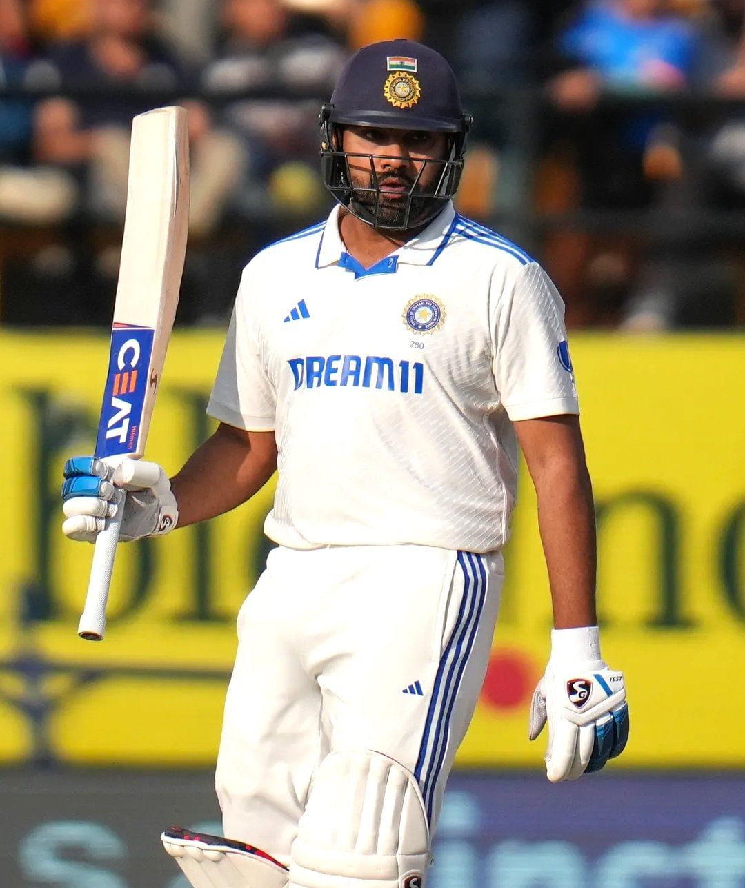 കഴിഞ്ഞ ഡബ്ല്യുടിസി ഫൈനൽ ടീം നായകരായ രോഹിത് ശർമ്മയും പാറ്റ് കമ്മിൻസുമാണ് ഇംഗ്ലണ്ട് അല്ലാതെ മറ്റ് രാജ്യങ്ങളെയും മത്സരത്തിന് പരിഗണിക്കണമെന്ന ആവശ്യം മുന്നോട്ടുവച്ചത്. എന്നാൽ, ഇംഗ്ലണ്ടിൽ തന്നെ വീണ്ടും മത്സരം നടത്താനാണ് ഐസിസിയുടെ താത്പര്യം.