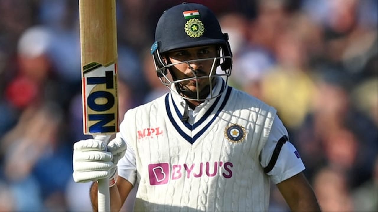 ഇംഗ്ലണ്ട് പര്യടനത്തിനൊരുങ്ങുന്ന ഇന്ത്യൻ ടീമിൻ്റെ പരിശീലനം പുരോഗമിക്കുകയാണ്. ഇന്ത്യയും ഇന്ത്യ എ ടീമും തമ്മിൽ കഴിഞ്ഞ ദിവസങ്ങളിലായി പരിശീലന മത്സരം നടന്നിരുന്നു. പ്രധാന ടീമിൽ സ്ഥാനം ഉറപ്പില്ലാതിരുന്ന ശാർദുൽ താക്കൂർ ആണ് ബാറ്റ് കൊണ്ടും പന്ത് കൊണ്ടും മത്സരത്തിൽ നിറഞ്ഞുനിന്നത്. (Social Media)
