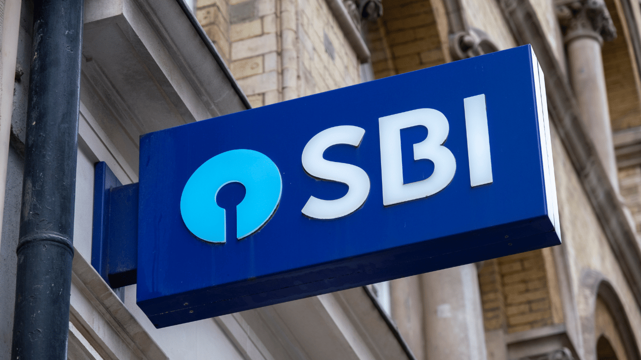 SBI Recruitment 2025: ഡിഗ്രി കഴിഞ്ഞവരാണോ? എസ്ബിഐയിൽ ജോലി നേടാം; തുടക്ക ശമ്പളം അരലക്ഷം