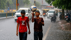 Kerala School Holiday: അതിതീവ്ര മഴ; പത്ത് ജില്ലകളിലെ വിദ്യാഭ്യാസ സ്ഥാപനങ്ങൾക്ക് നാളെ അവധി