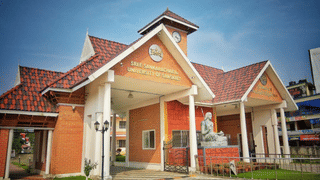 Kerala School Holiday: അതിതീവ്ര മഴ; പത്ത് ജില്ലകളിലെ വിദ്യാഭ്യാസ സ്ഥാപനങ്ങൾക്ക് നാളെ അവധി