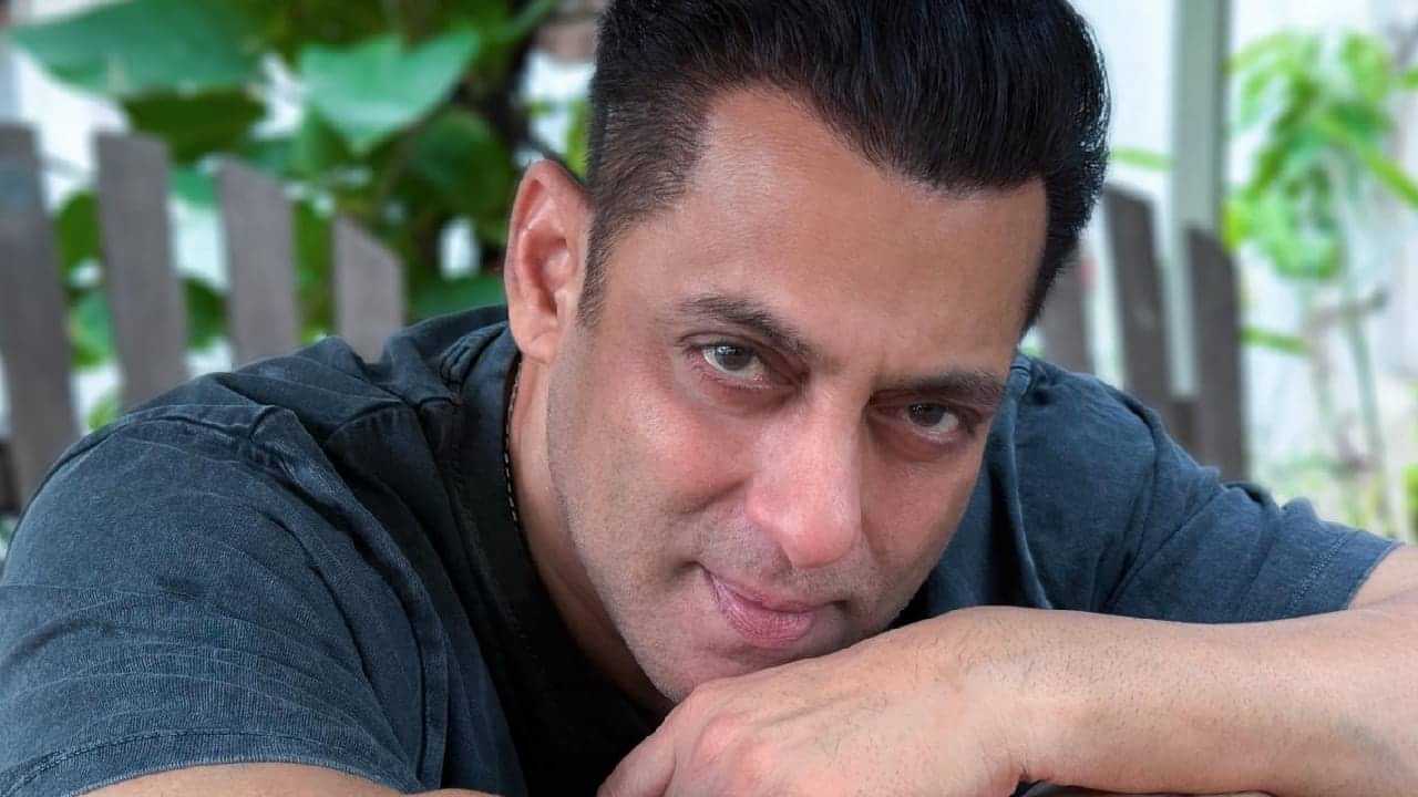 Salman Khan: എല്ലുകൾ നുറുങ്ങുന്നു, കഷ്ടപ്പെട്ടിട്ടാണ് ജോലിചെയ്യുന്നത്; ഗുരുതര രോഗത്തെക്കുറിച്ച് വെളിപ്പെടുത്തി സൽമാൻ ഖാൻ Salman Khan: എല്ലുകൾ നുറുങ്ങുന്നു, കഷ്ടപ്പെട്ടിട്ടാണ് ജോലിചെയ്യുന്നത്; ഗുരുതര രോഗത്തെക്കുറിച്ച് വെളിപ്പെടുത്തി സൽമാൻ ഖാൻ