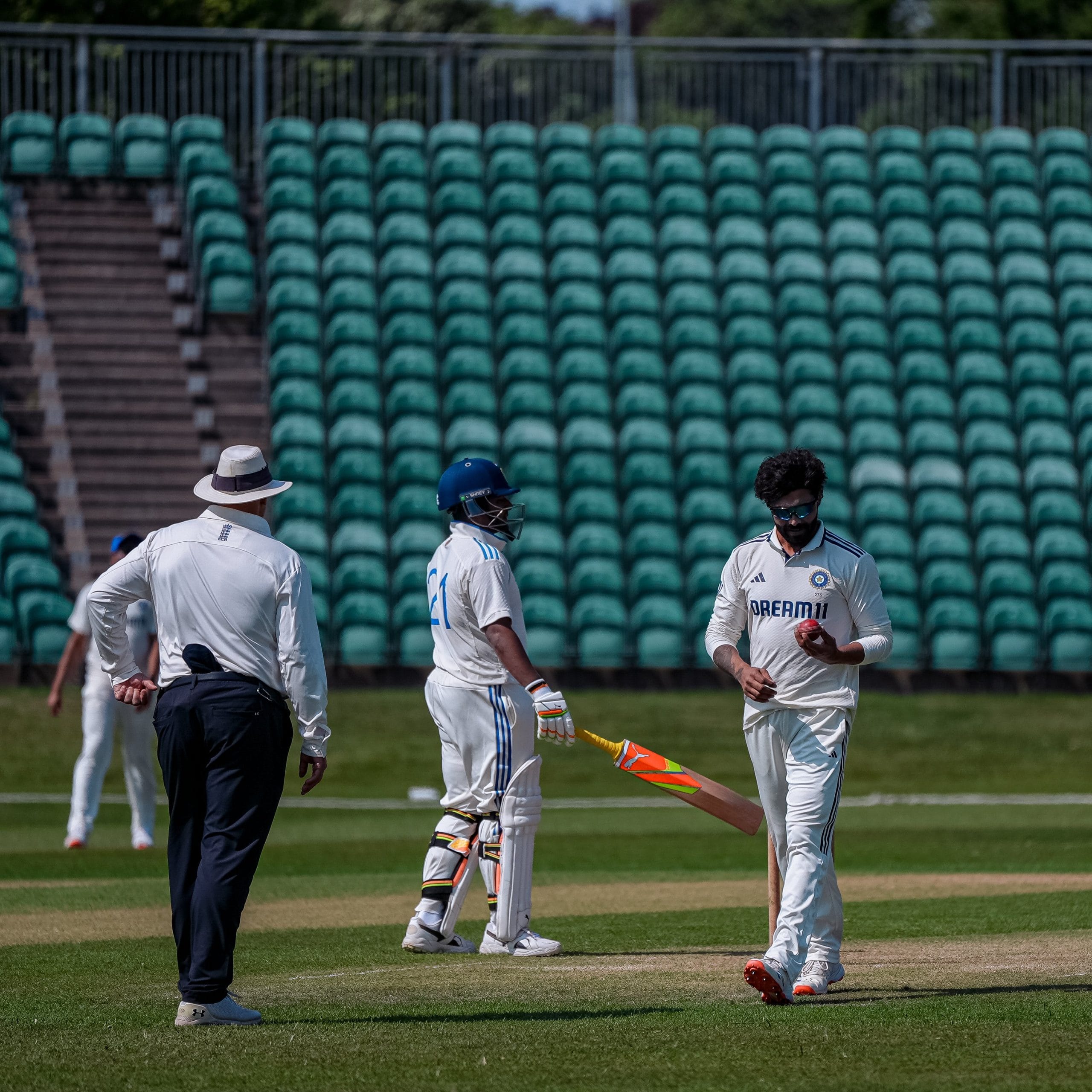 താക്കൂറിനൊപ്പം 76 പന്തിൽ സെഞ്ചുറി നേടിയ സർഫറാസ് ഖാനും ടെസ്റ്റ് ടീമിലേക്കുള്ള പരിഗണനയിൽ മുന്നിലുണ്ട്. സർഫറാസിന് ഓസ്ട്രേലിയക്കെതിരായ ബോർഡർ - ഗവാസ്കർ ട്രോഫി പരമ്പരയ്ക്കുള്ള ടീമിൽ ഇടം നൽകിയിരുന്നു. എന്നാൽ, ഇംഗ്ലണ്ടിനെതിരെ താരം കളിക്കാനാണ് സാധ്യത. 
