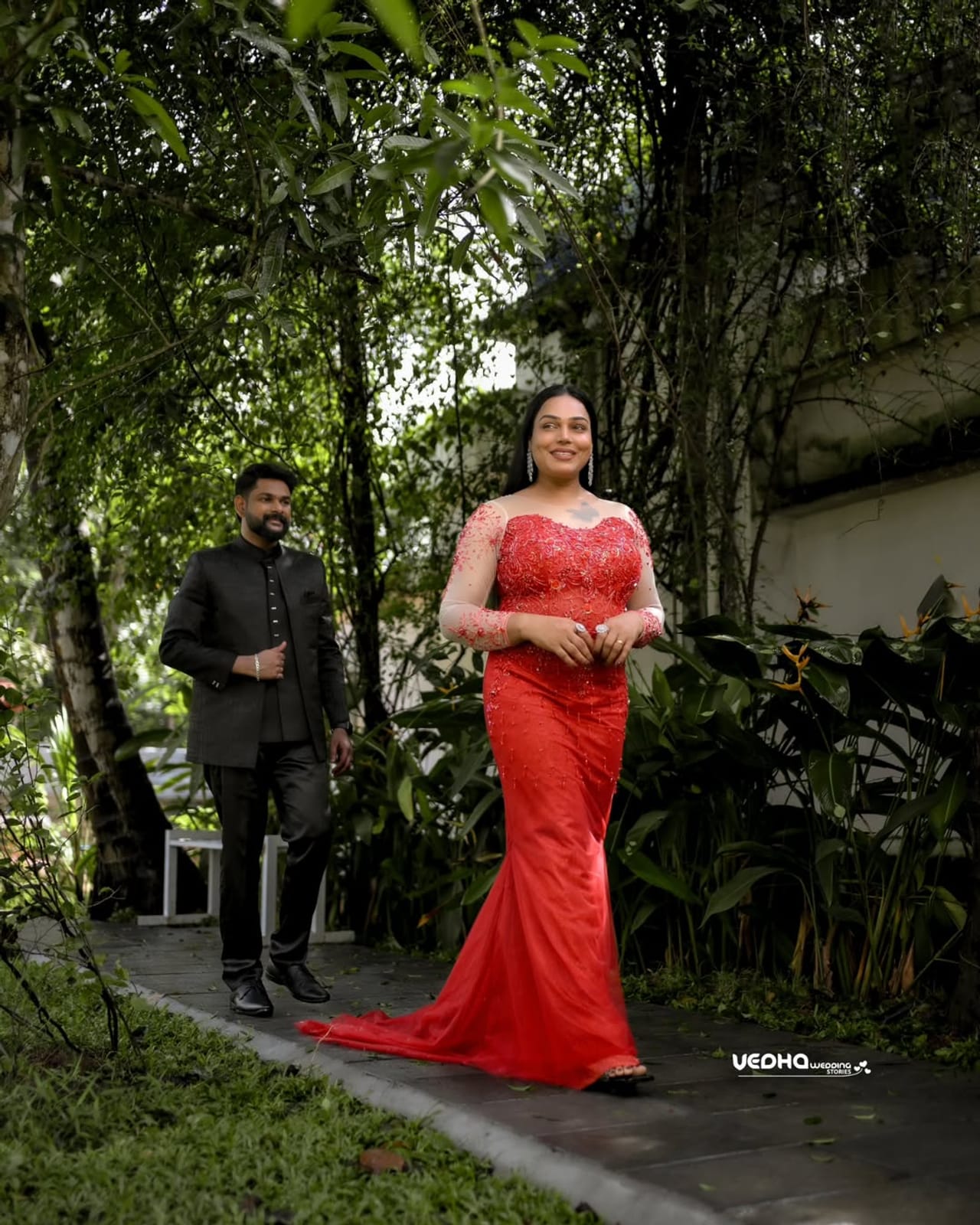 മേക്കപ്പ് ആര്‍ട്ടിസ്റ്റ് സീമ വിനീത് വിവാഹിതയായി. നിശാന്താണ് സീമയ്ക്ക് താലി ചാര്‍ത്തിയത്. വിവാഹ ചിത്രങ്ങള്‍ സീമ തന്റെ സോഷ്യല്‍ മീഡിയ അക്കൗണ്ട് വഴി പങ്കിട്ടു. രജിസ്റ്റര്‍ വിവാഹം നേരത്തെ നിശാന്തും സീമയും നടത്തിയിരുന്നു. (Image Credits: Instagram)