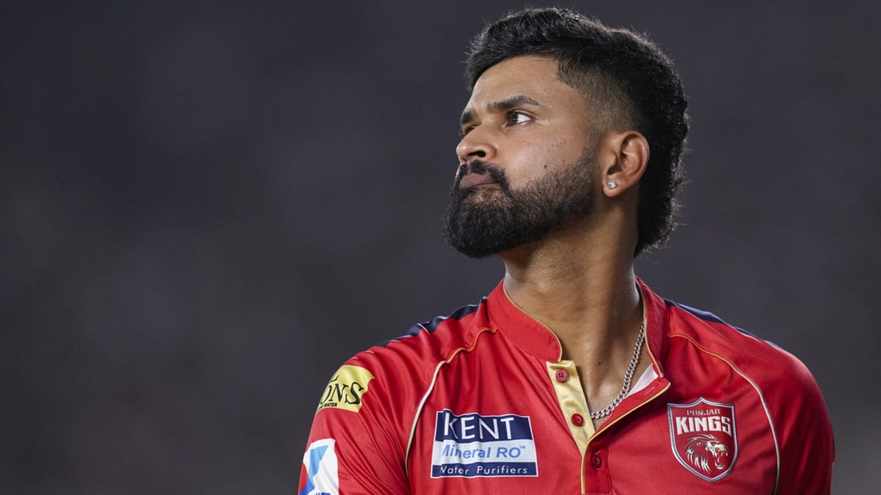 ഐപിഎല്ലില്‍ ബാറ്ററുടെയും, ക്യാപ്റ്റന്റെയും റോള്‍ ഭംഗിയായി നിര്‍വഹിച്ച താരമാണ് ശ്രേയസ് അയ്യര്‍. ഏകദിനത്തിലും സ്ഥിര സാന്നിധ്യമാണ്. എന്നാല്‍ കുറച്ചുനാളുകളായി ഇന്ത്യയുടെ ടി20 ടീമില്‍ നിന്നു ശ്രേയസ് പുറത്താണ് (Image Credits: PTI)